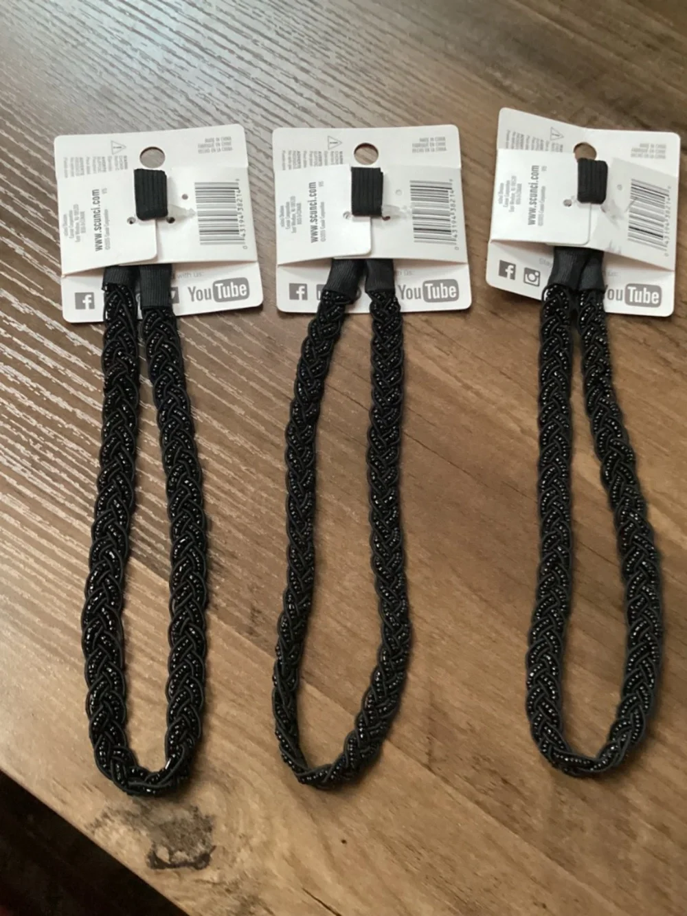 scunci black braided